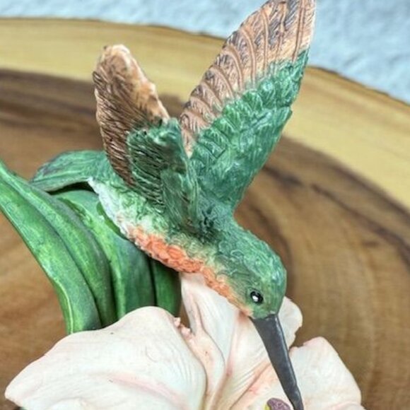 Vintage Westland Hummingbird Chopin's Nocturn Porcelain Wood Musical Figurine - Picture 8 of 13